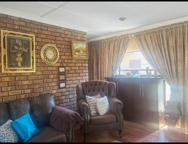 3 BEDROOM HOUSE FOR SALE IN STRUBENVALE